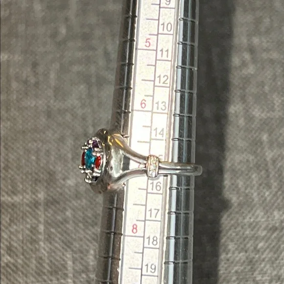 Beautiful Multi-Stone Sterling Silver Ring. SZ 7. 💙 - Picture 3 of 7